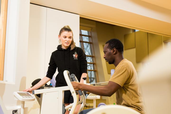 A female physiotherapy student working with a patient in the Movement Lab.